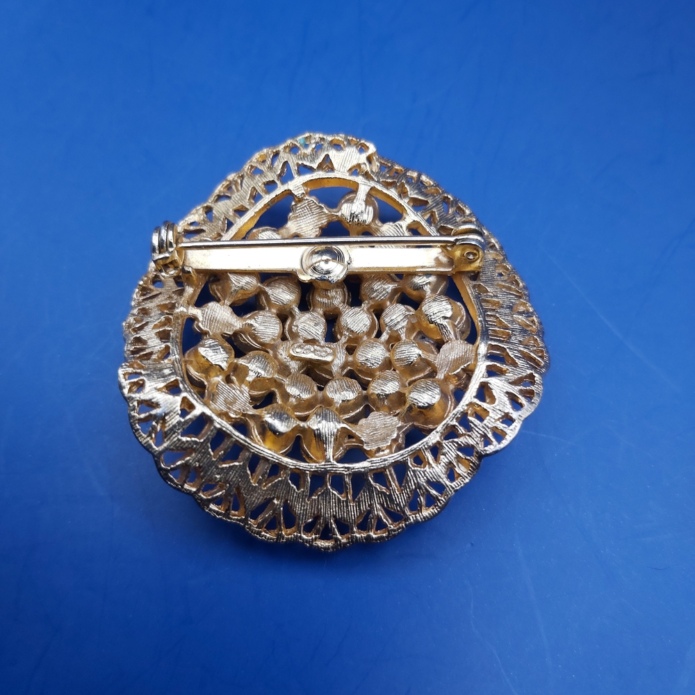 ๐ฐ Coro Gold and Silver Rhinestone Brooch - Picture 3 of 5